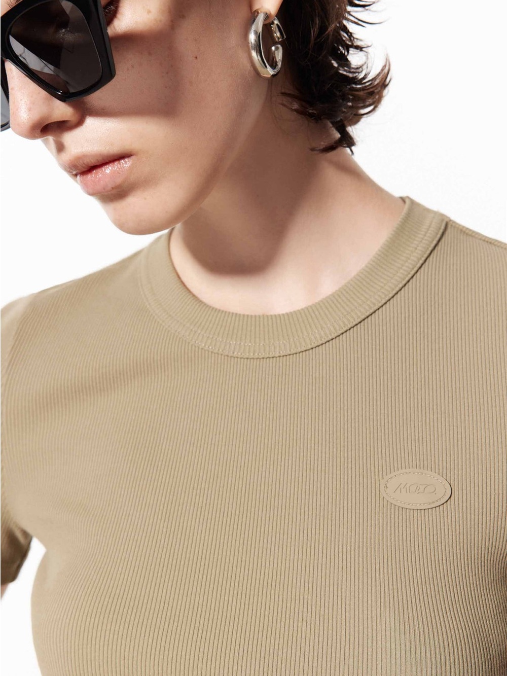 2 Shirt Bundle Ribbed Crewneck Short Sleeve Tee in olive, white